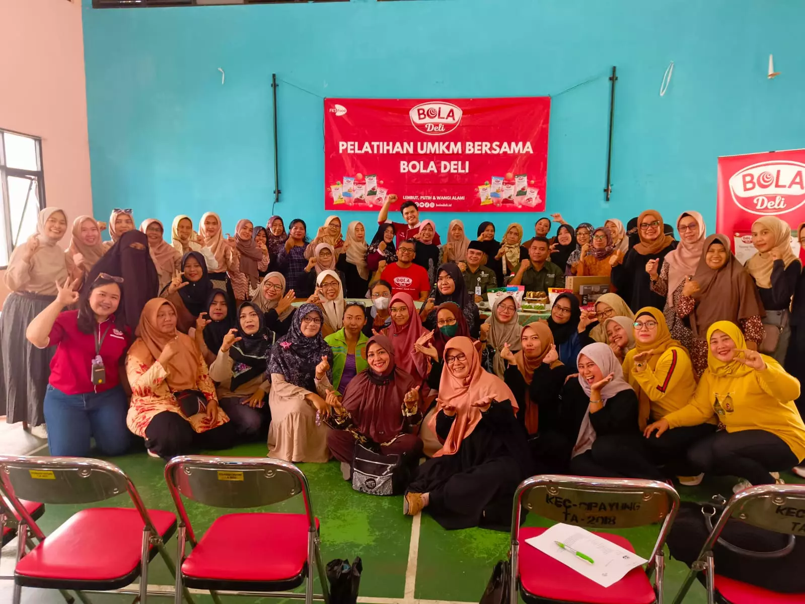 Asah Kreativitas, UMKM di Kecamatan Cipayung Dilatih Membuat Kue Tradisional