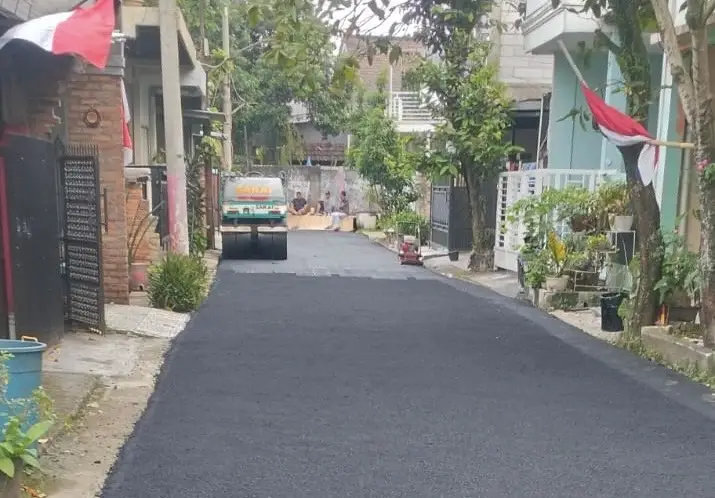 Warga Gading Residen Rasakan Manfaat Pengaspalan Jalan Hasil Aspirasi DPRD Depok
