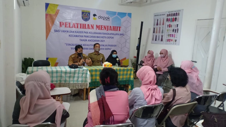 Tingkatkan Pendapatan Keluarga, 31 Warga RJB Dilatih Menjahit