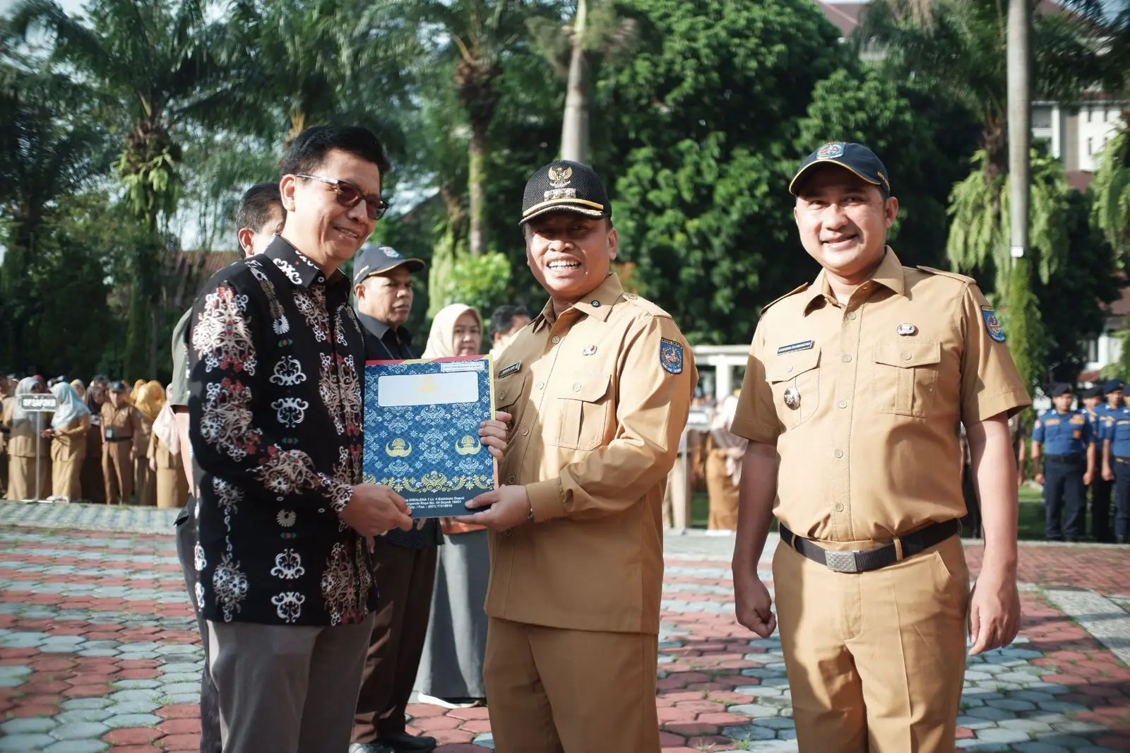 Momen Apel Pagi, Wali Kota Depok Serahkan SK Pensiun ke Enam ASN
