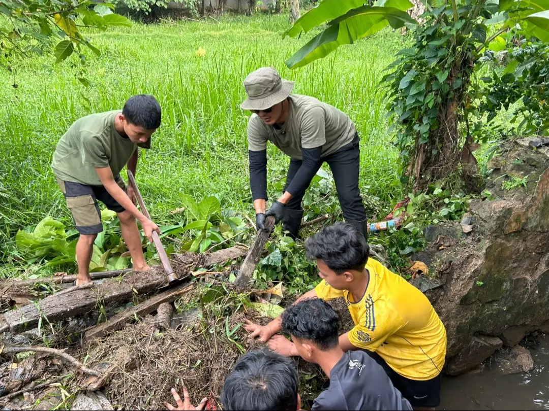 Sambut HUT ke-27 Kota Depok, Warga Cilangkap Kompak Bersihkan Anak Kali Cipinang