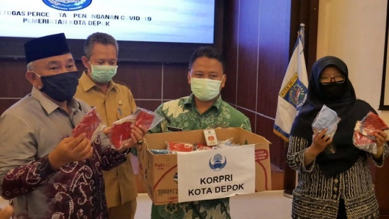 Wali Kota Depok Terima Bantuan Masker, APD dan Disinfektan