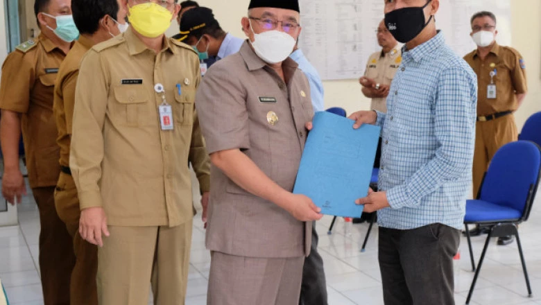 Wali Kota Depok Serahkan Bantuan ke 159 Warga Terdampak Puting Beliung