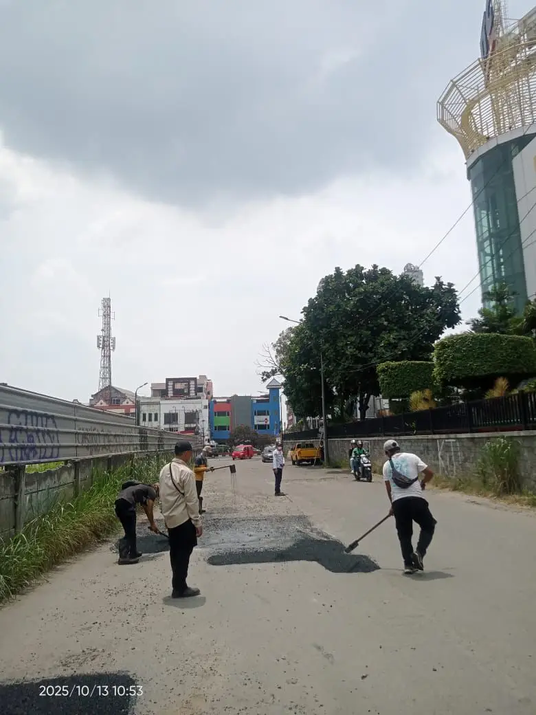 Warga Kini Nyaman, DPUPR Depok Perbaiki Jalan di Akses Masuk Terminal Depok