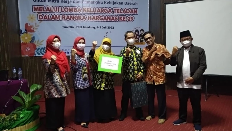 Hebat, Keluarga Asy'ari Warga Cilodong Sabet Juara I Keluarga Teladan Tingkat Jabar