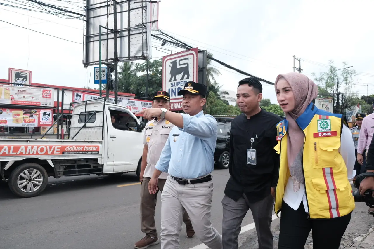 Rencana Dilebarkan, Wali Kota Depok Tinjau Sejumlah Titik Pelebaran Jalan Raya Sawangan