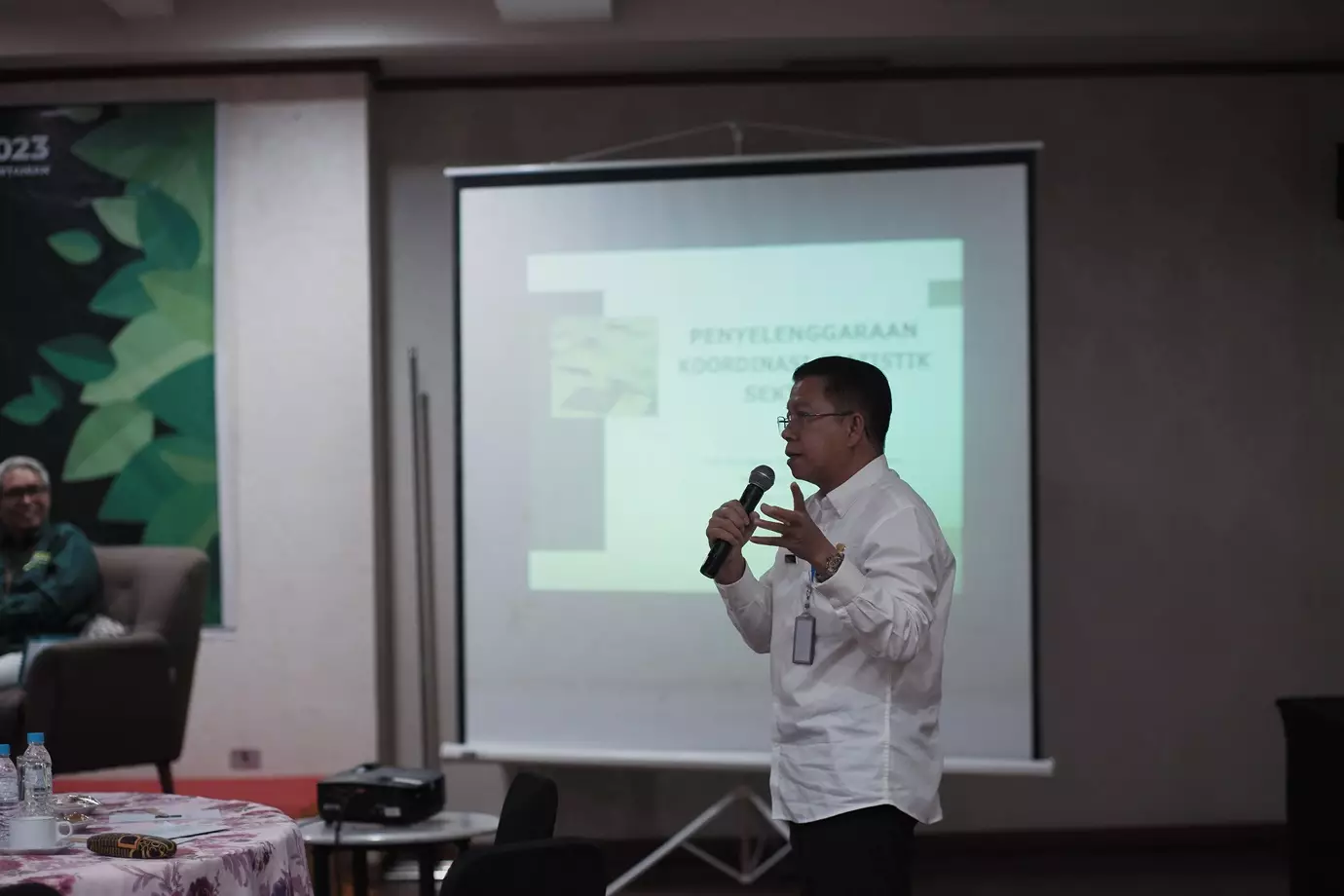 Jadi Narasumber FGD Depok Dalam Angka, Kepala Diskominfo Sampaikan  Materi Penyelenggaraan Koordinasi Statistik Sektoral
