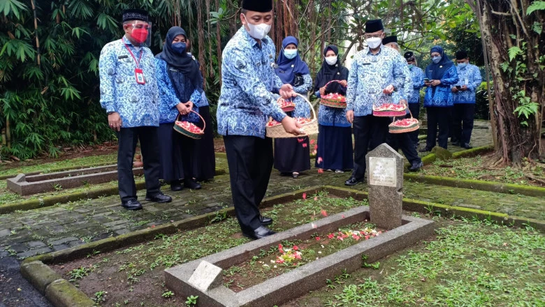 Jelang HUT, Pengurus KORPRI Depok Ziarah ke TMP Cilodong