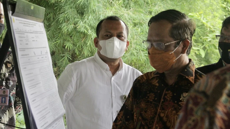 Menkopolhukam Tinjau Perhitungan Suara di TPS 25 Tapos