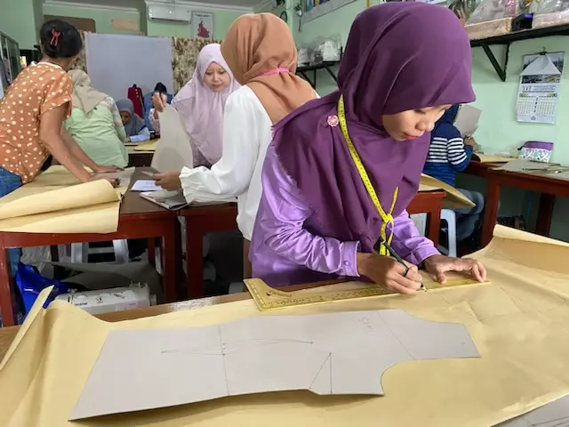 Peserta Pelatihan Menjahit Dibekali Teknik Dasar Membuat Pola