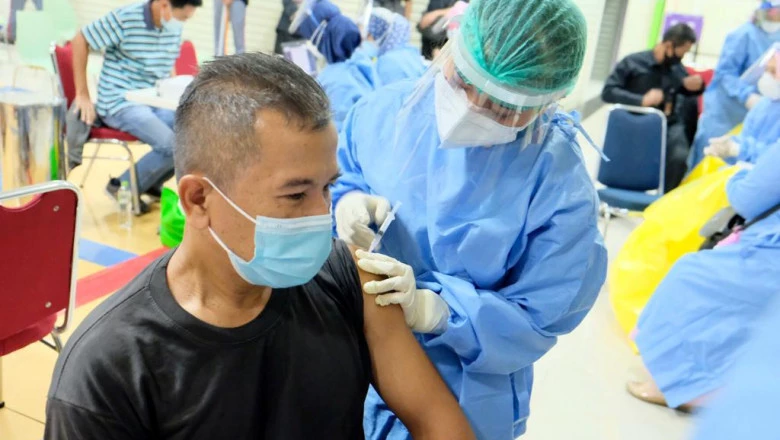 Pemkot Depok Gelar Vaksinasi Covid-19 Massal di Detos