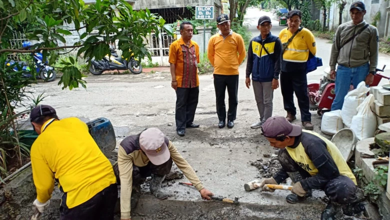 Pasca Banjir, Drainase di Perumahan Pondok Sukmajaya Mulai Dibenahi