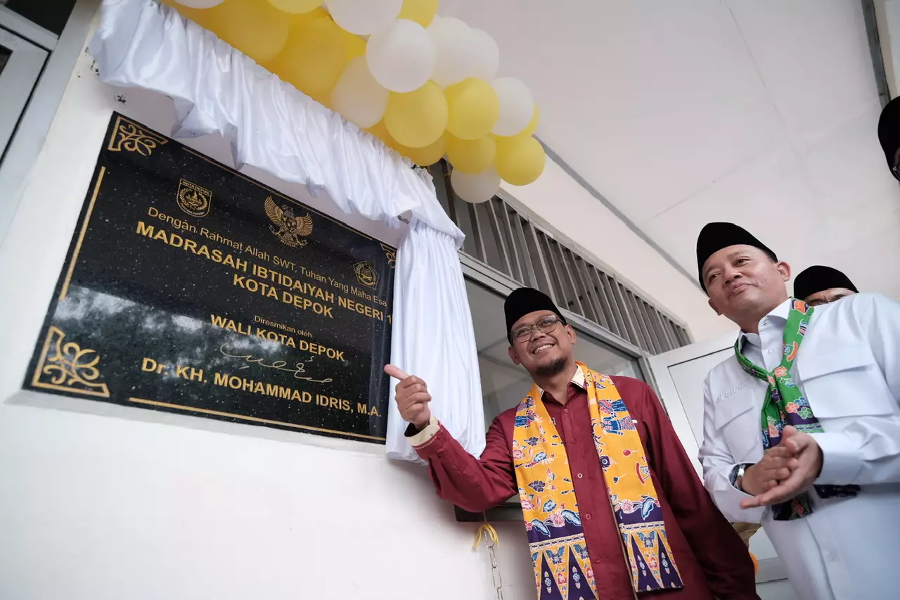 Direktur KSKK Madrasah Kemenag RI Bersama Wakil Wali Kota Launching MIN 1 Depok