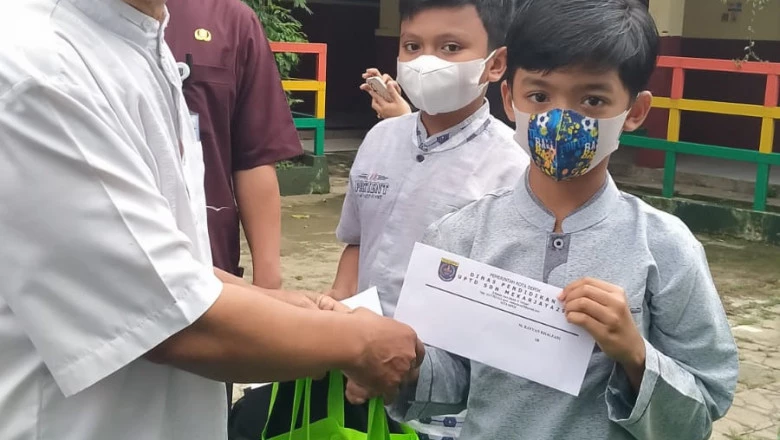 SDN Mekarjaya 29 Santuni Siswa Yatim dan Gelar Pesantren Kilat