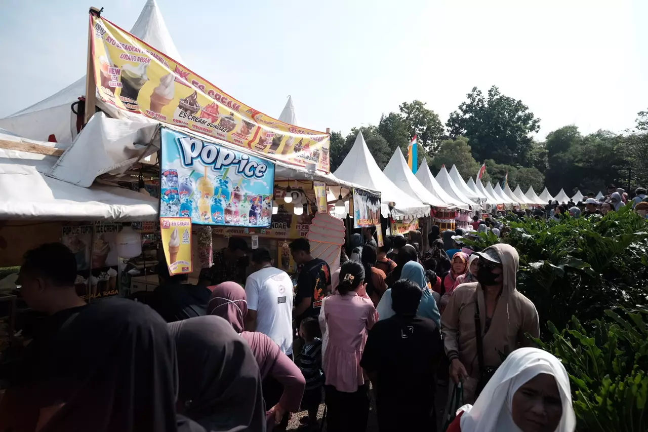 Ribuan Warga Padati Bazar UMKM dan IKM di Lebaran Depok 2024