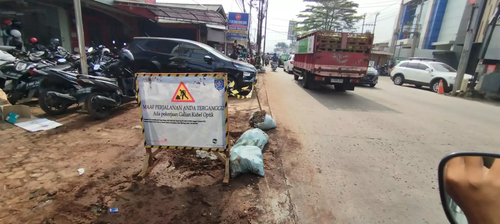 Maintenance Kabel Udara Lanjutan di Jalan Tole Iskandar-Siliwangi Dimulai Kembali