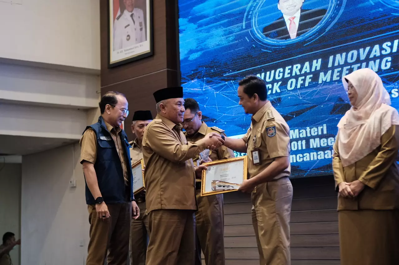 Wali Kota Depok Serahkan Penghargaan Inovasi ke Sejumlah Perangkat Daerah