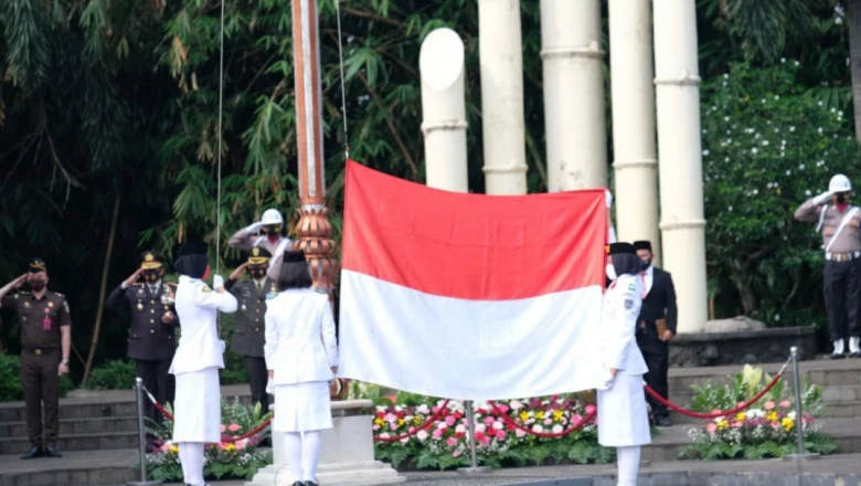 Upacara Hari Pahlawan di TMP Kalimulya Depok