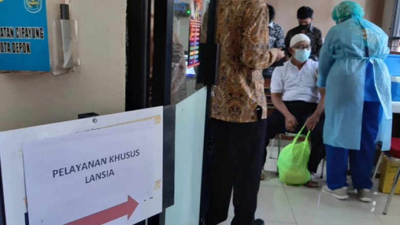 Kecamatan Cipayung Sediakan Ruang Vaksinasi Khusus Lansia dan Wanita Pembawa Balita
