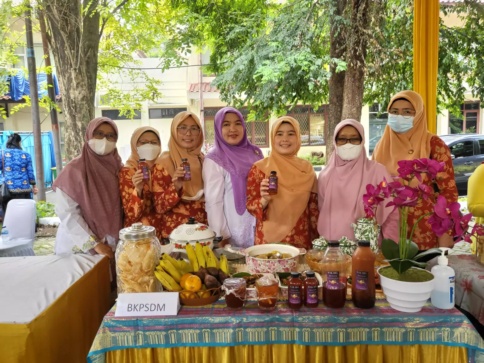 Meriahkan HUT ke-51 KORPRI, Anggota DWP Depok Ikuti Lomba Memasak Menu Khas Betawi