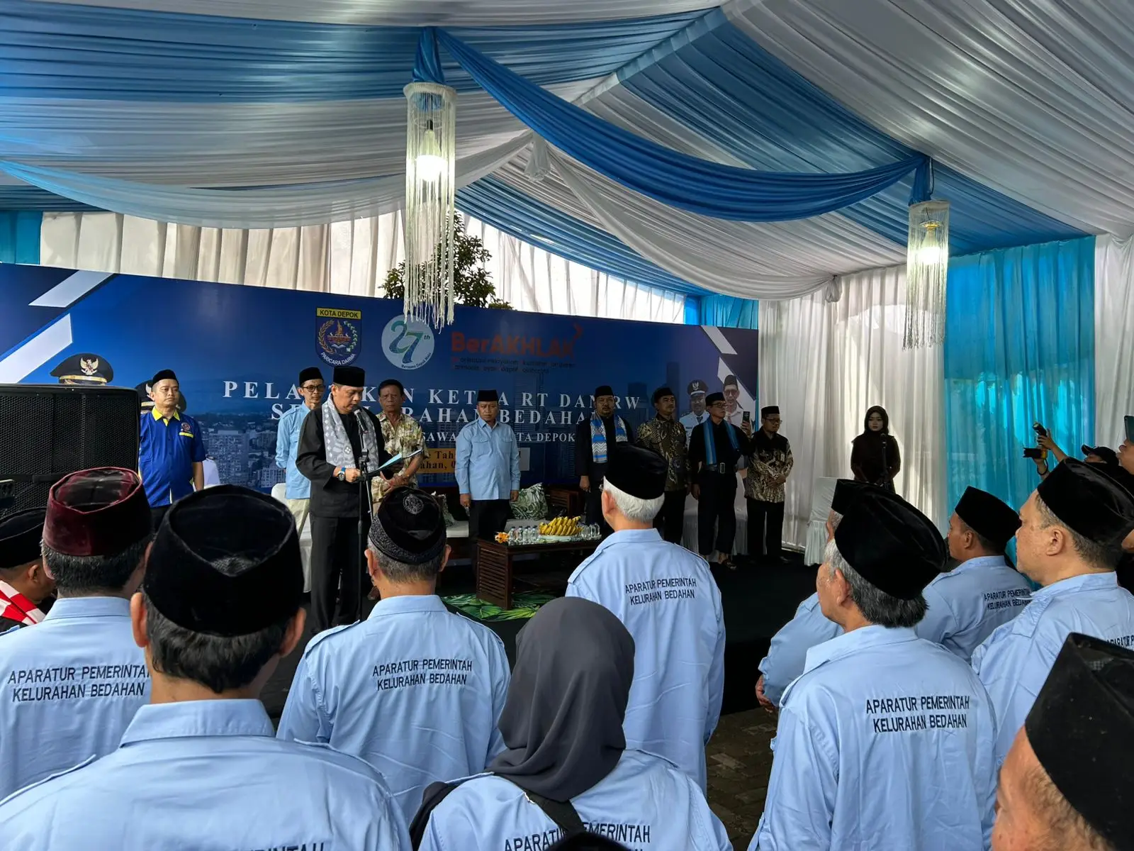 Disaksikan Wali Kota Depok, Camat Sawangan Lantik RT-RW se-Bedahan