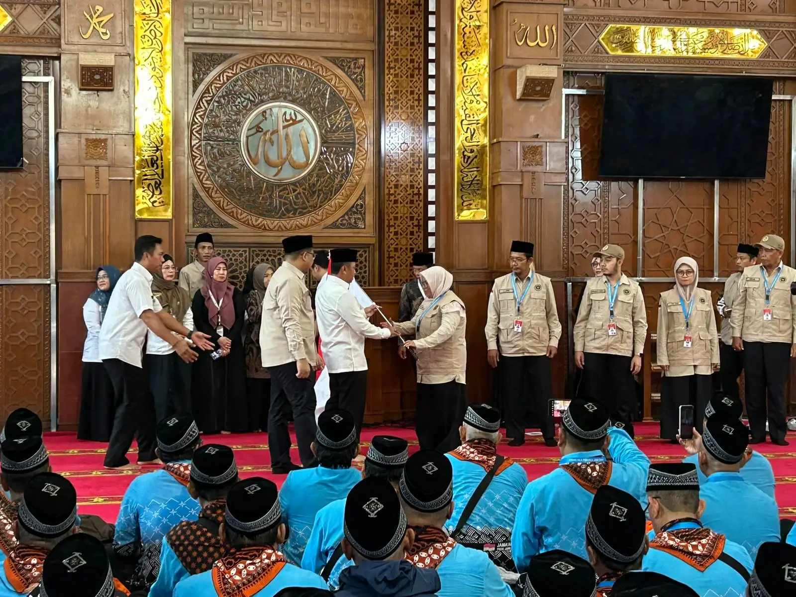 Supian Suri Lepas Rombongan Pertama Jemaah Calon Haji 2026 Asal Depok