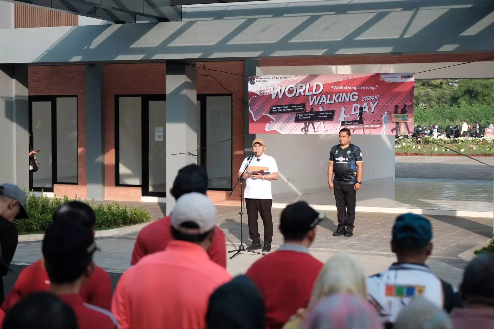 Wali Kota Depok Buka Jalan Sehat Menuju Taman Albar