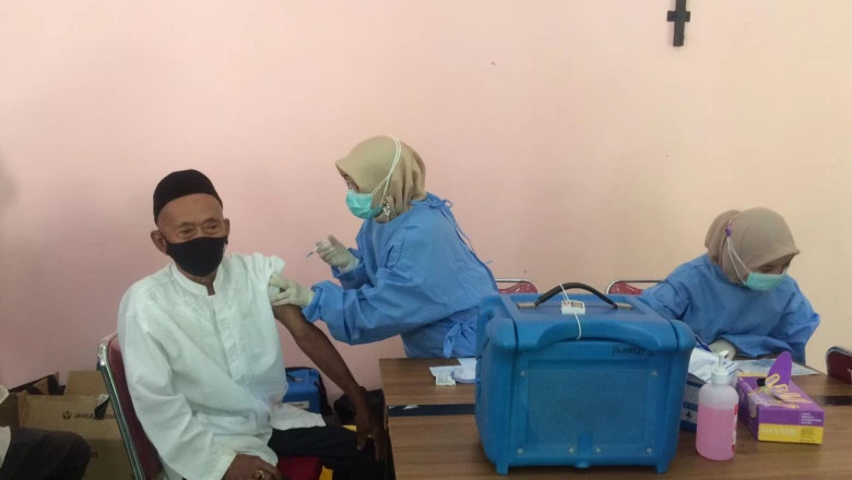 Percepat Vaksinasi Covid-19, Dinkes Jemput Bola Lansia di Kecamatan Cipayung