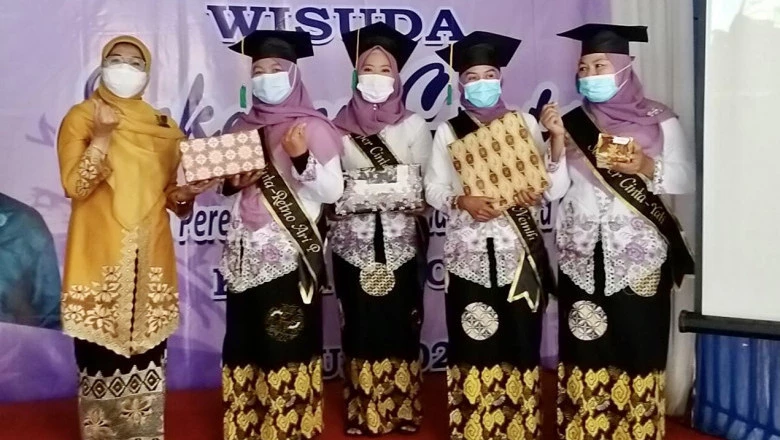 Peringati Hari Ibu ke-92, Lulusan Sekoper Cinta Wisuda Serentak