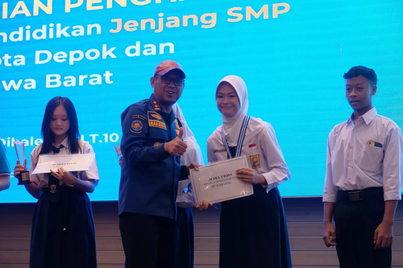 Wakil Wali Kota Depok Beri Penghargaan Ratusan Siswa Berprestasi
