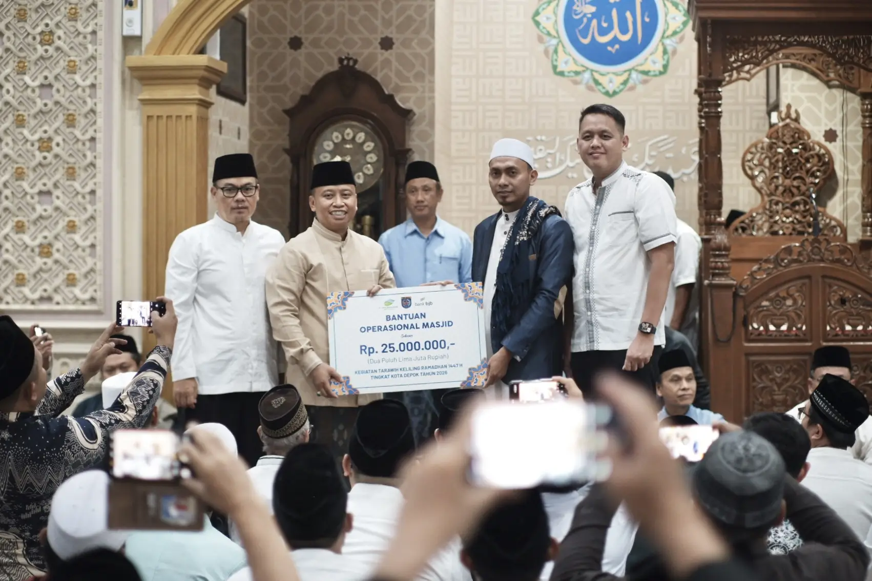 Pemkot Depok Serahkan Sejumlah Bantuan ke DKM Al Muthmainnah