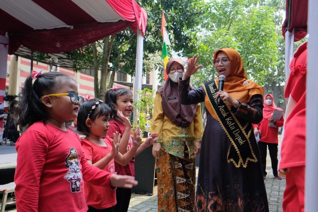 Bunda Elly Hadiri Peringatan Hari Anak Nasional dan Harganas di Kecamatan Cilodong