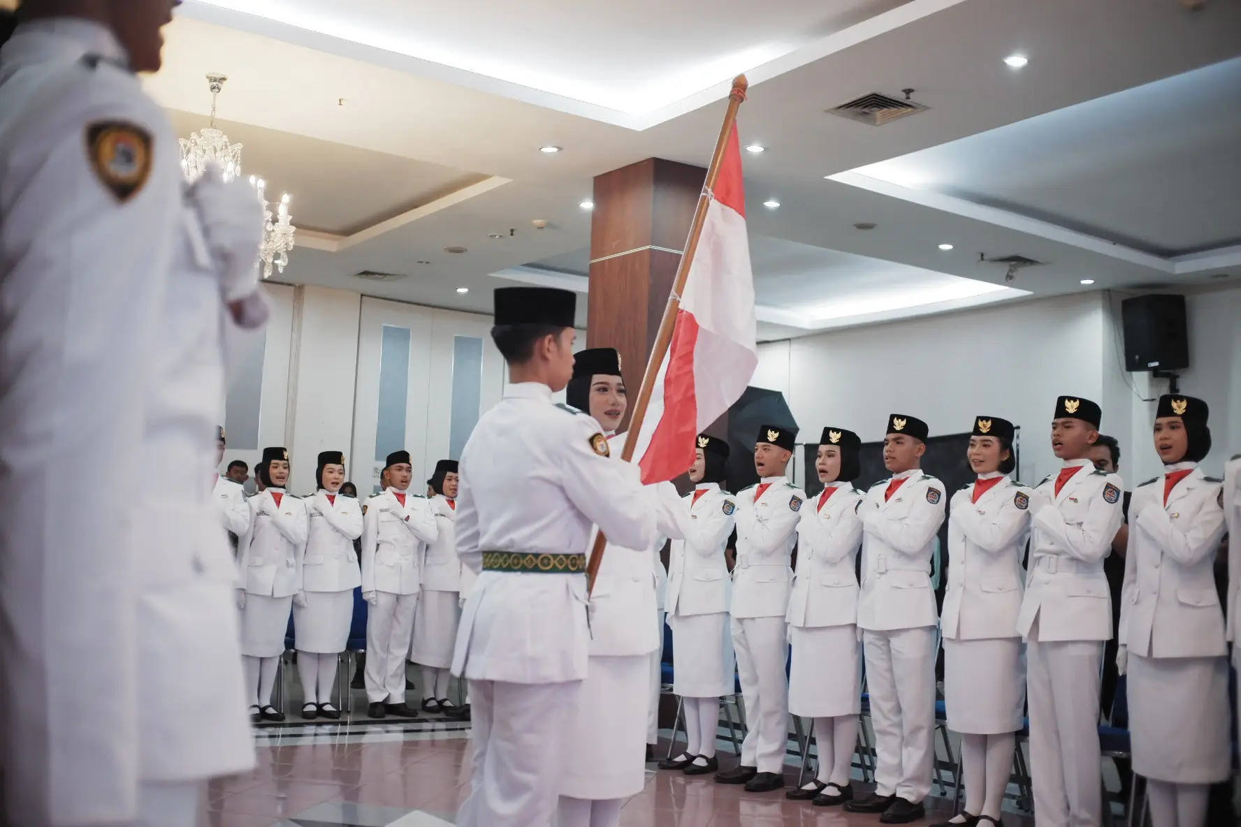 Siap Kibarkan Bendera Merah Putih, 42 Anggota Paskibraka Depok 2025 Resmi Dikukuhkan