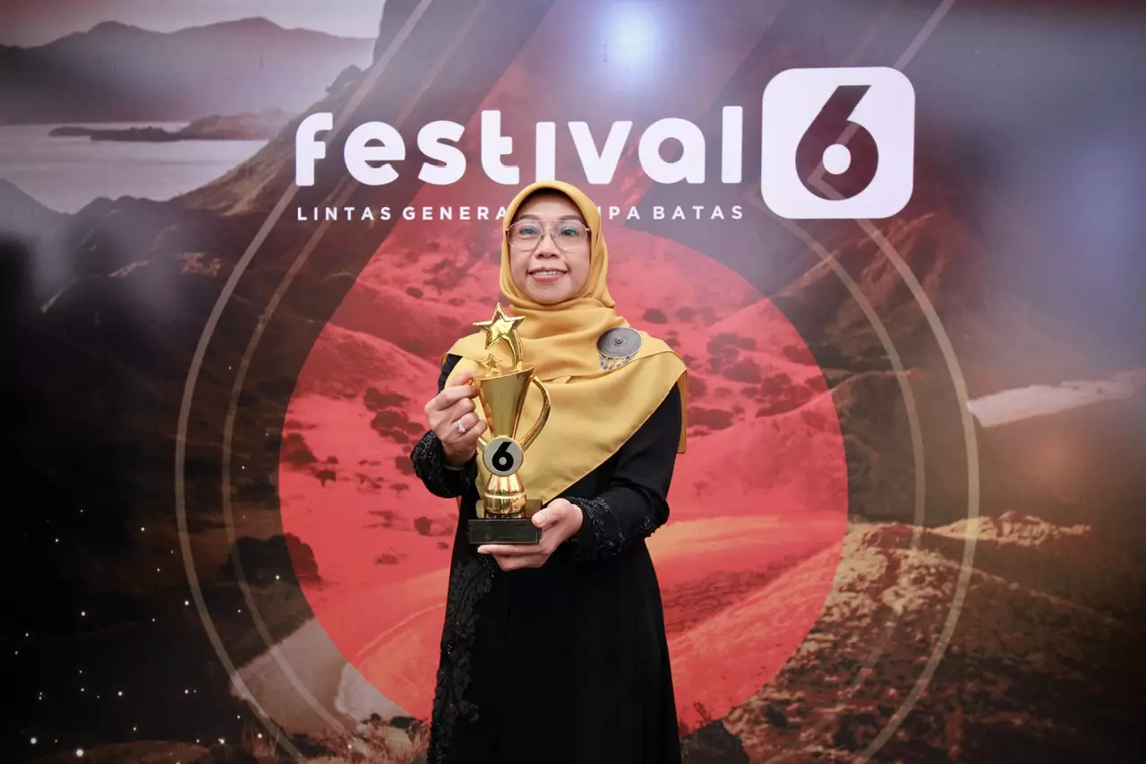 Elly Farida Raih Penghargaan Tokoh Inspiratif Indonesia 2023