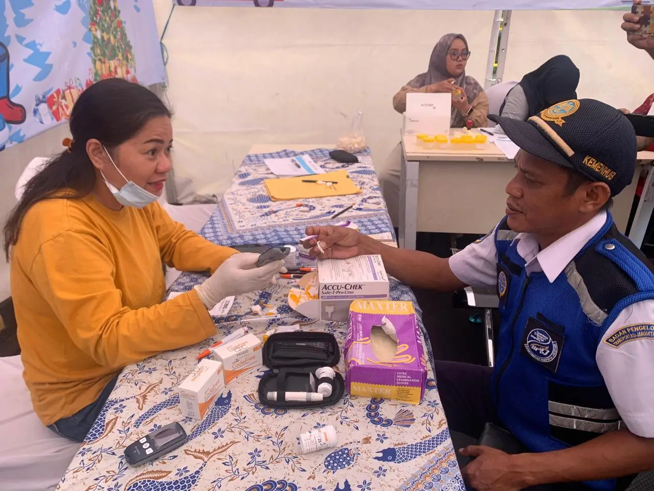 Libur Nataru, Dinkes Depok Cek Kesehatan Pengemudi hingga Penumpang di Terminal Jatijajar