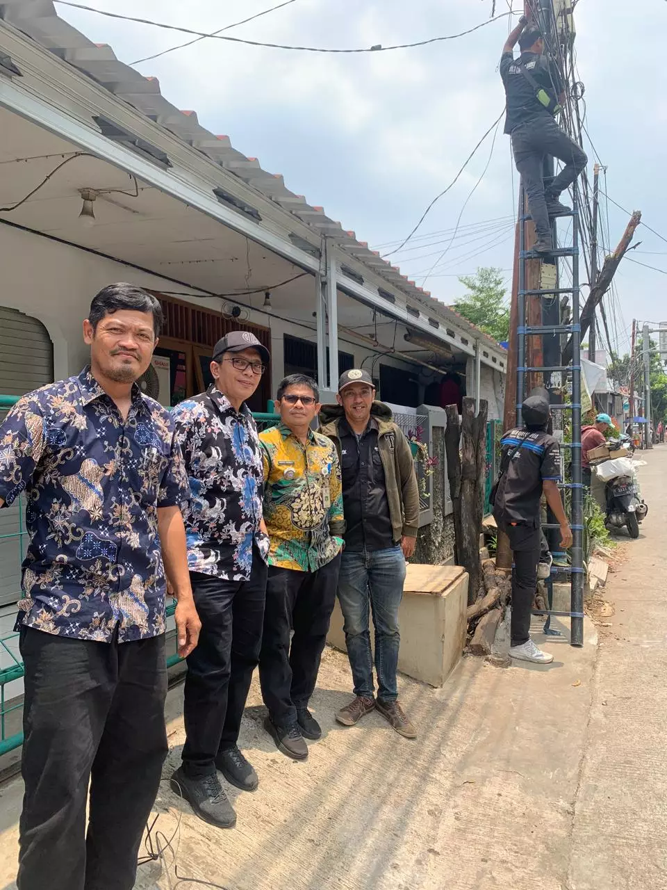 DPUPR Lakukan Perapian Kabel Udara di Kukusan