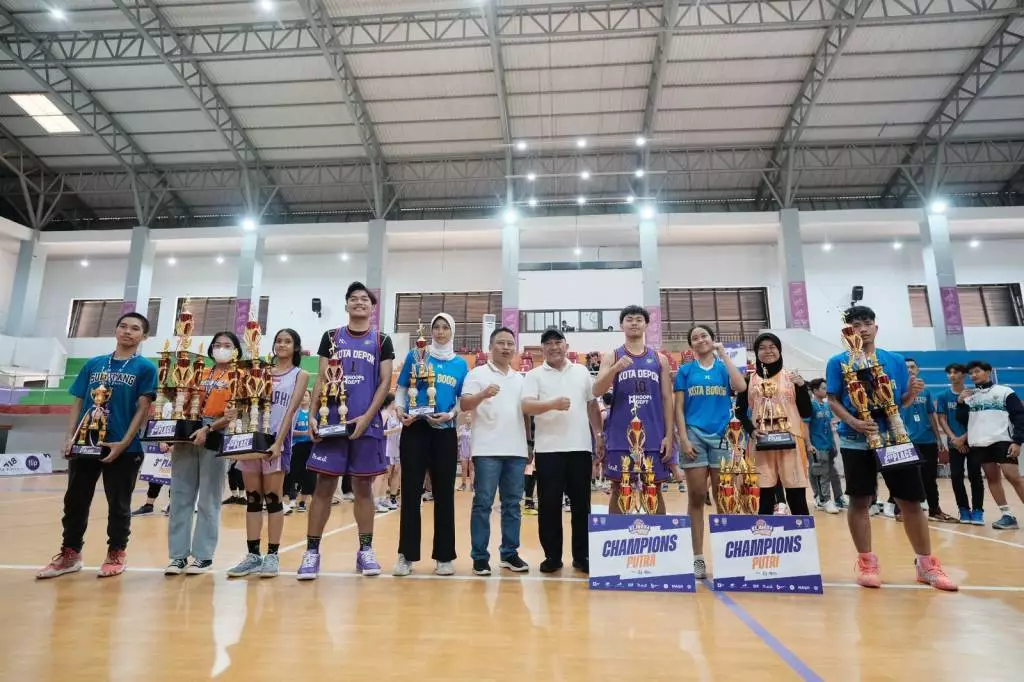 Wali Kota Depok Beri Hadiah ke Pemenang Kejurda Divisi 2 Basket Jabar 2023