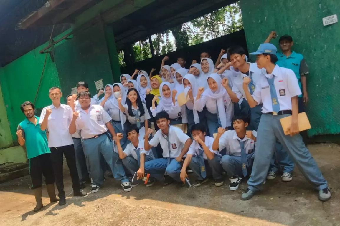 Belajar Pengelolaan Sampah Organik, Puluhan Siswa SMK Kunjungi UPS Beji