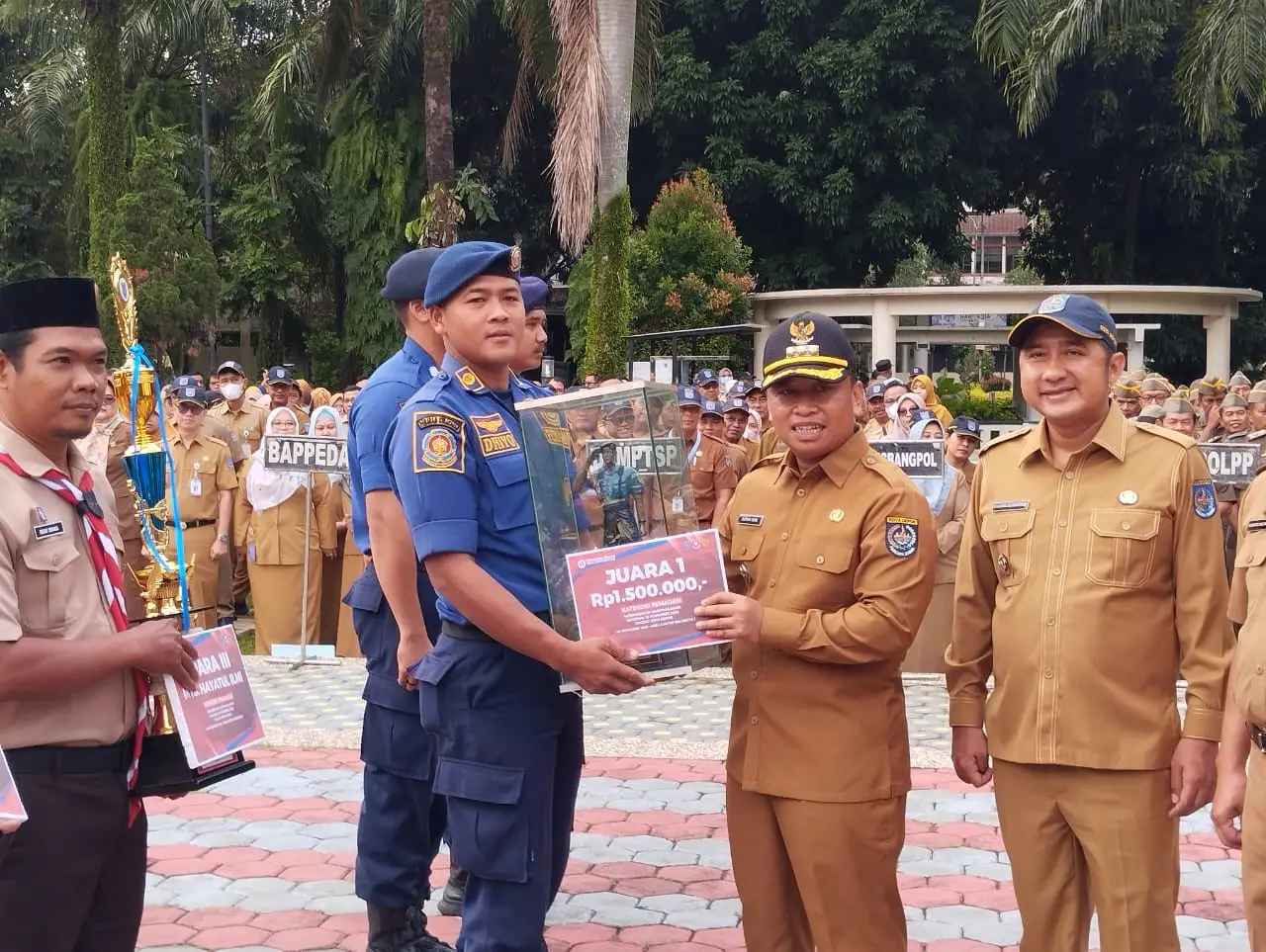 Wali Kota Serahkan Penghargaan Juara Lomba Desain Pertanian Modern dan Depok Fire Rescue Skill Competition 2025