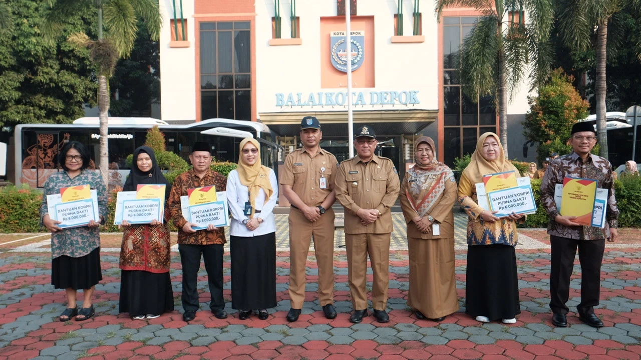 Wali Kota Depok Berpesan ke Lima ASN Purnabakti Terus Mengabdi untuk Negeri