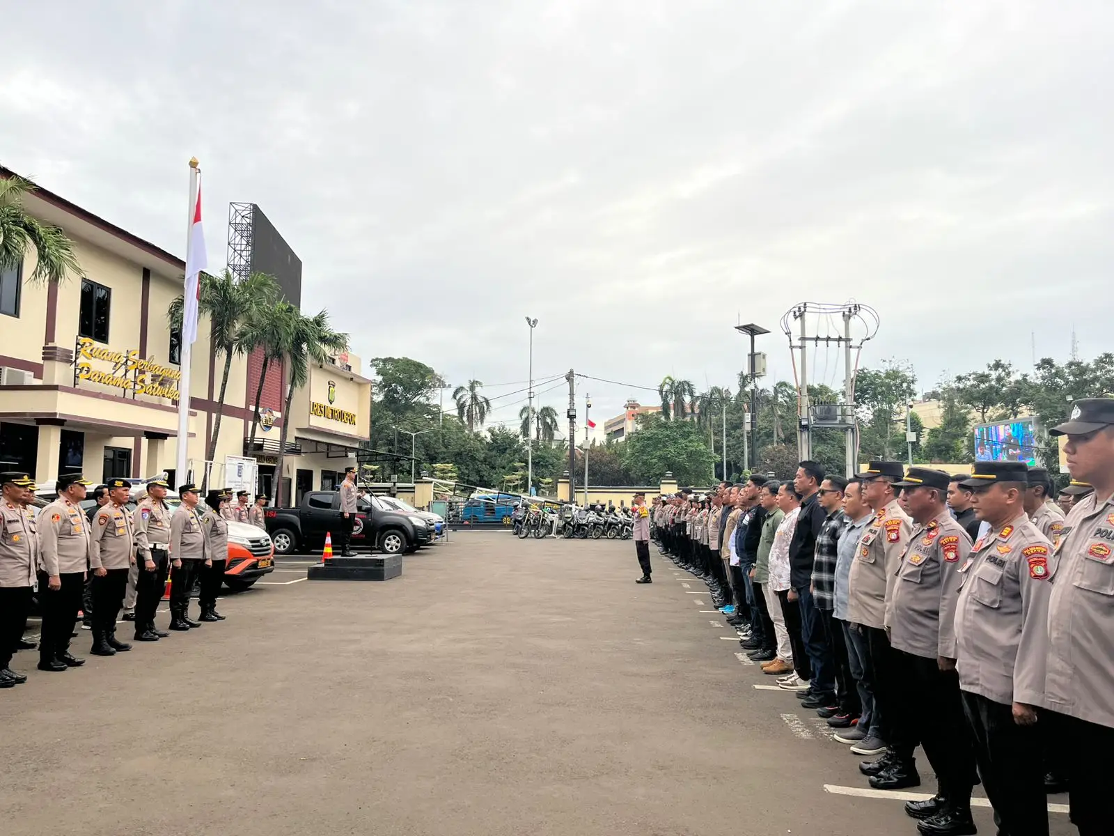 570 Personel Gabungan Amankan Perayaan Natal di Depok