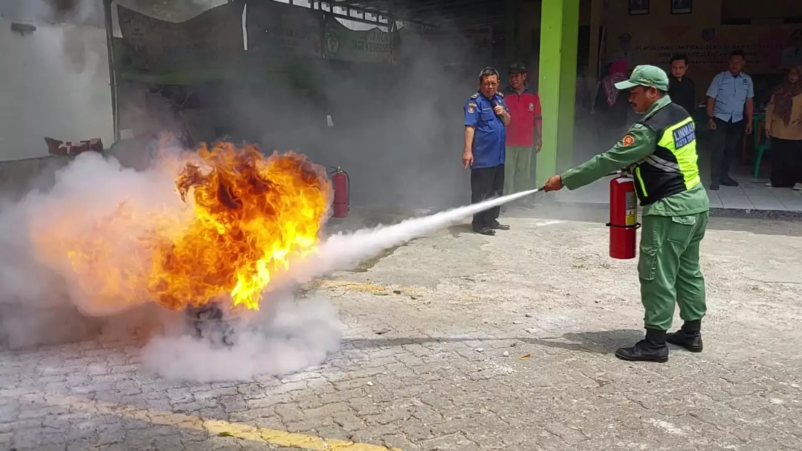 Lewat Pelatihan Antisipasi Kebakaran, Kelurahan Kalibaru Edukasi Warganya