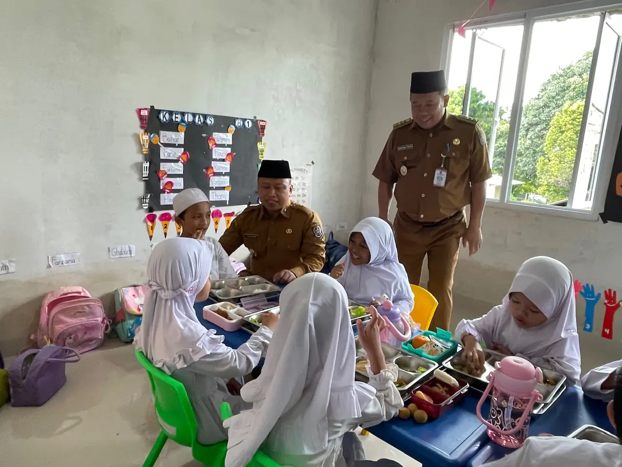 Wali Kota Depok Sapa Anak-Anak di PAUD Lily, Tampak Lahap Santap MBG