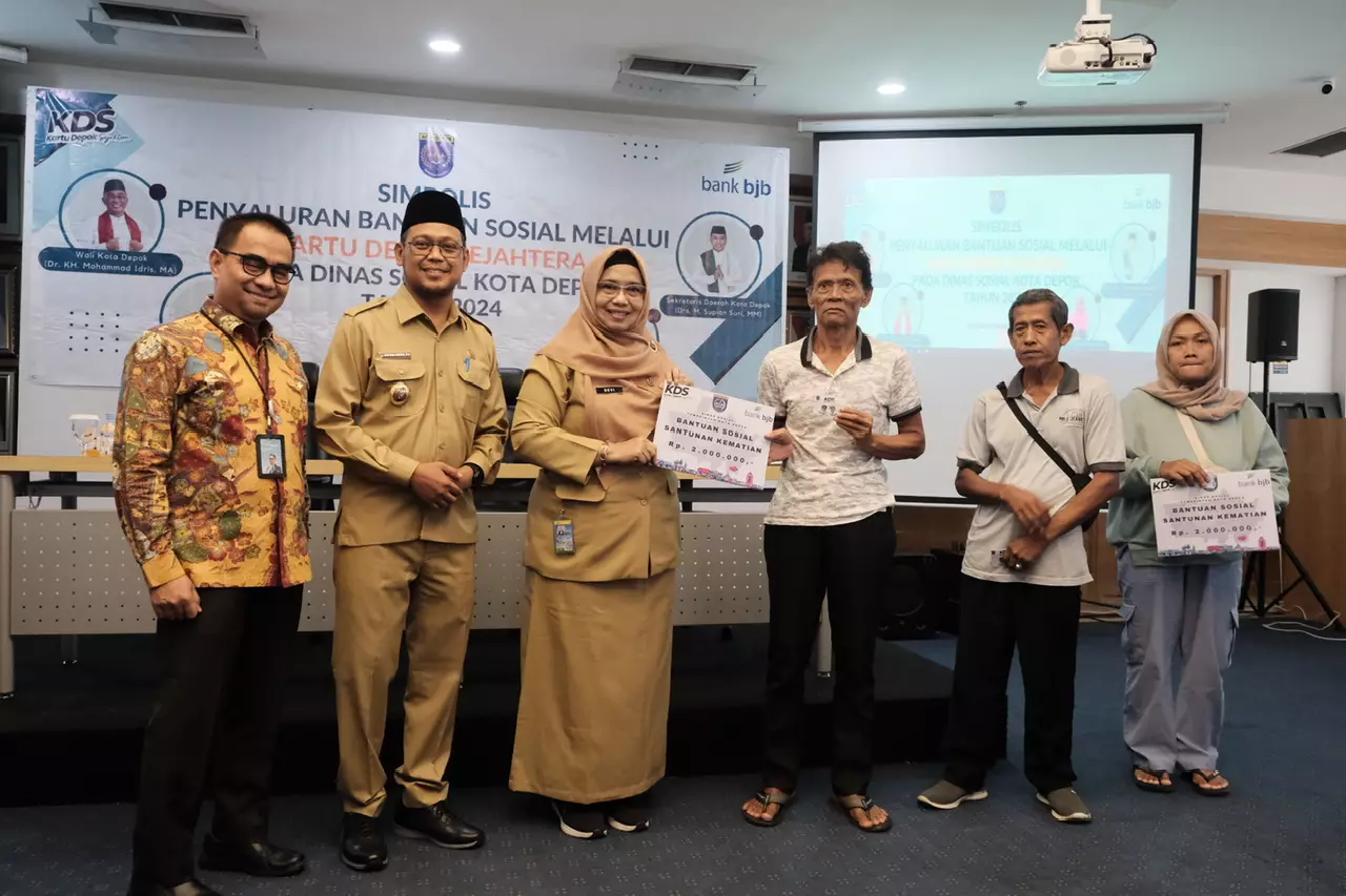 Pemkot Depok Serahkan KDS Sankem Kepada Ratusan Keluarga Penerima Manfaat