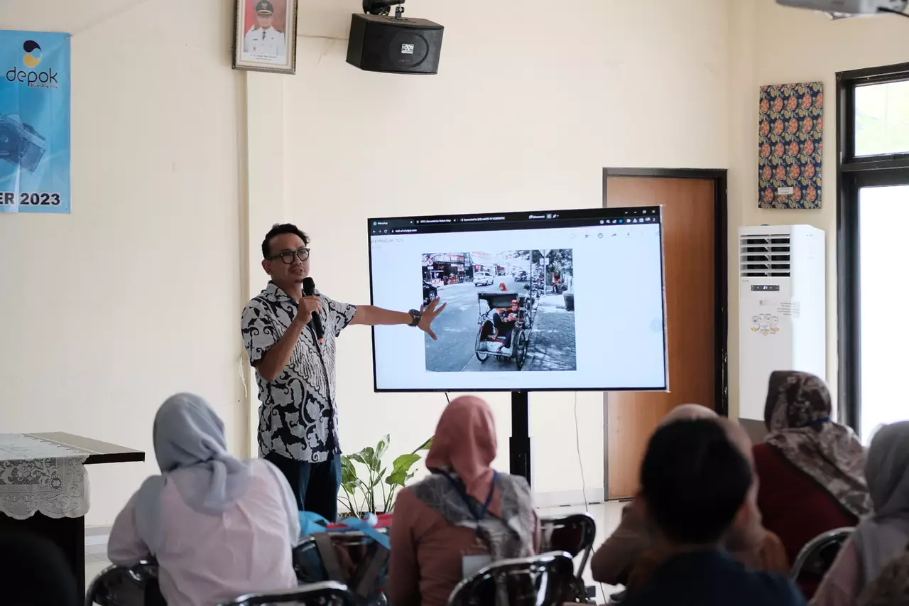 Kelurahan Tirtajaya Gelar Pelatihan Fotografi Dasar