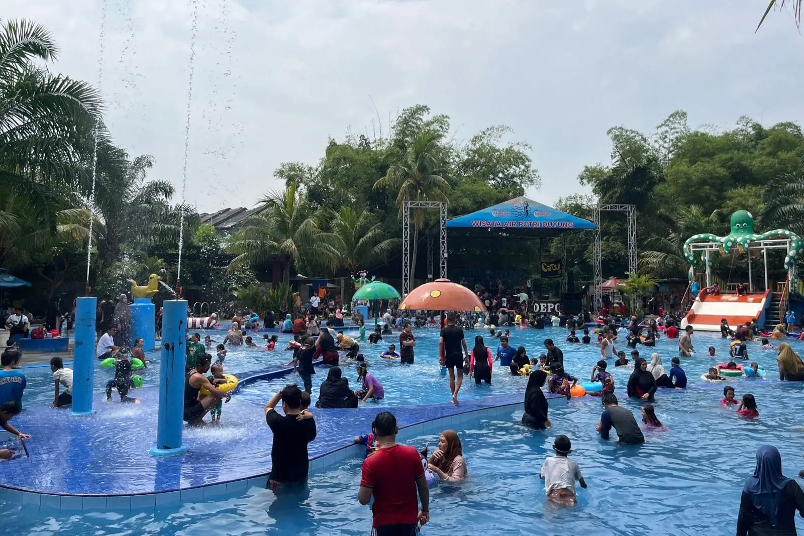 Waterboom Putri Duyung Catat Lonjakan Belasan Ribu Pengunjung Saat Libur Lebaran