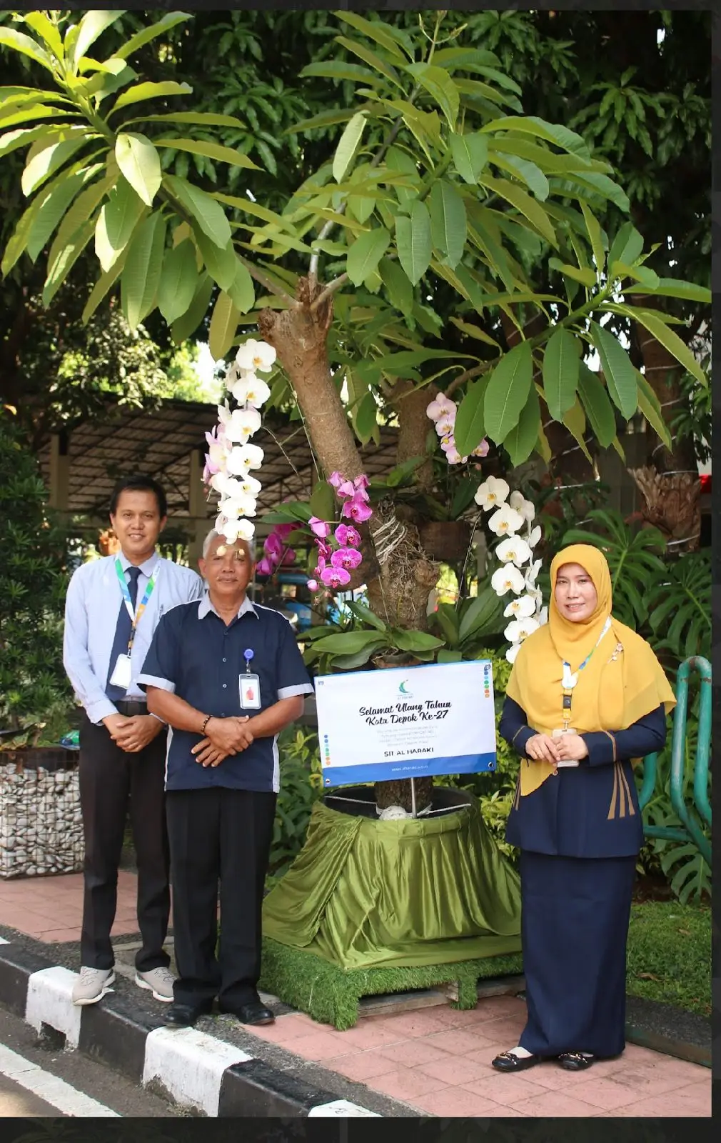SIT Al Haraki untuk 27 Tahun Depok, Pohon Kamboja dan Anggrek Bulan Jadi Simbol Pertumbuhan