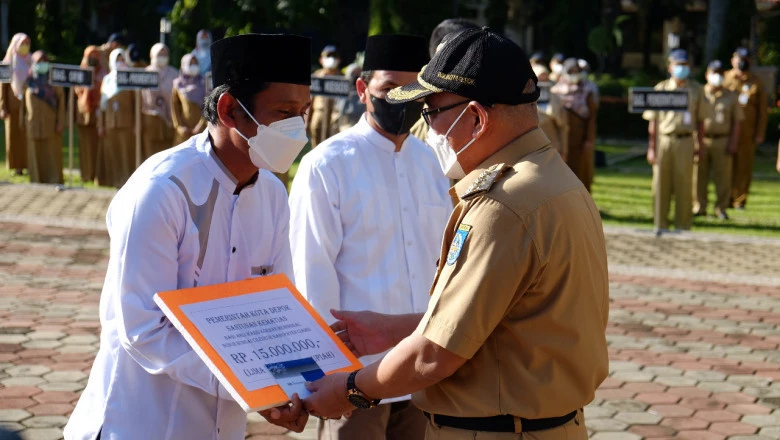 Belasungkawa, Pemkot Depok Serahkan Santunan Kematian Korban Susur Sungai Cileueur 