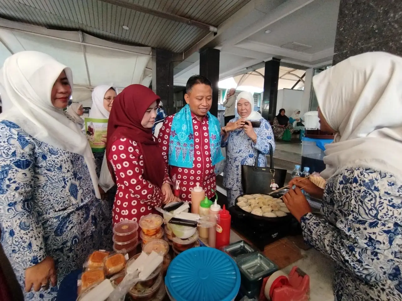 Wali Kota Kunjungi Bazar UMKM di Rakercab II DPC IWAPI Depok