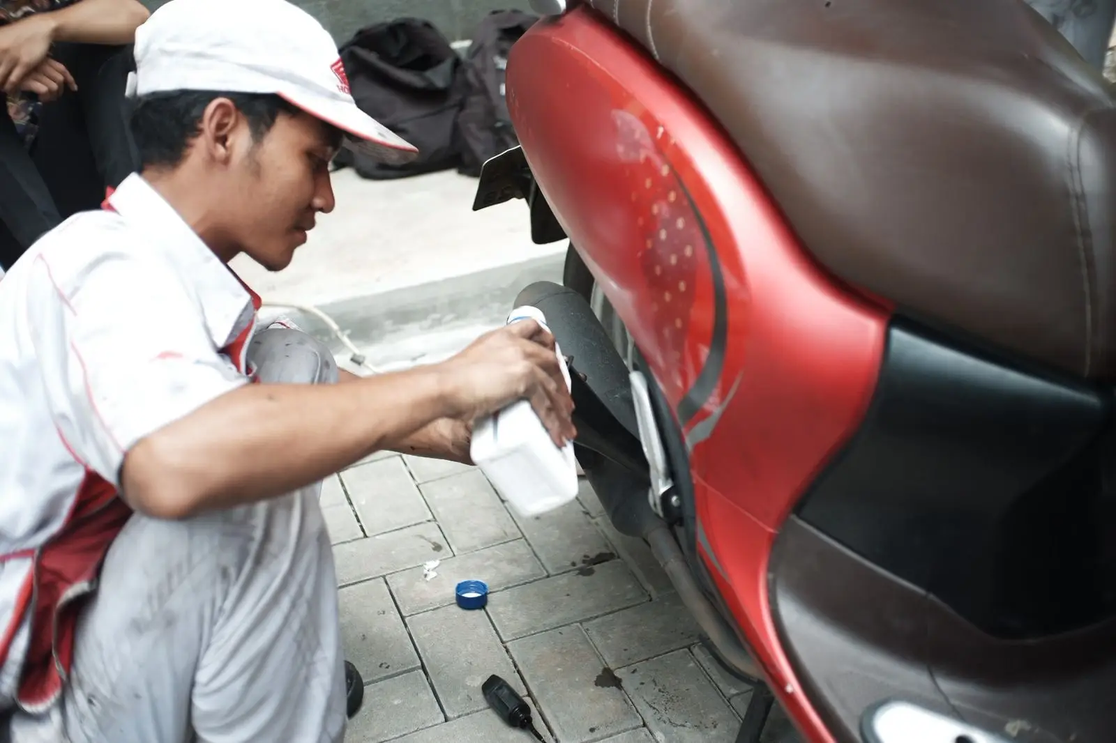 Kolaborasi Kelurahan Tugu dan Perusahaan Otomotif, Warga Dapat Voucher Ganti Oli Gratis